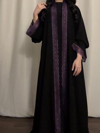 عبايه( N96 ) سودا مع دانتيل بنفسجي