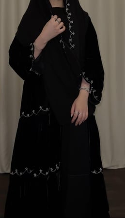 عبايه ( N84 ) شك فضي طبقات كلوش