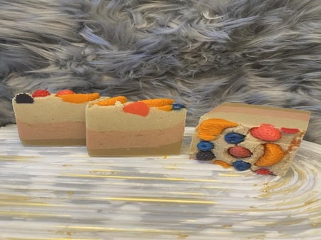 صابون طبيعي بزبدة الشيا وشمع النحل