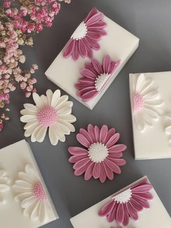 صابون طبيعي مستوحى من زهور الربيع