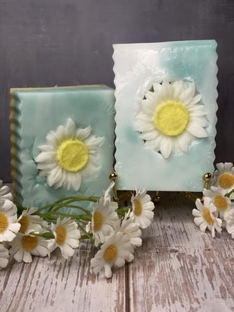 صابونة طبيعية بزيت الأذريون والبيض ولبان الذكر والمر للبشرة