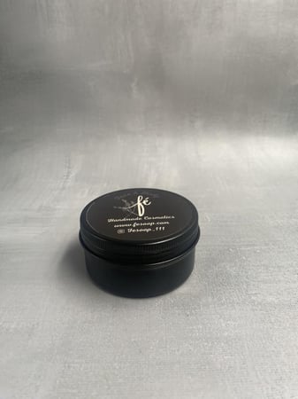 سكرب مقشر للجسم برائحة البيناكولادا