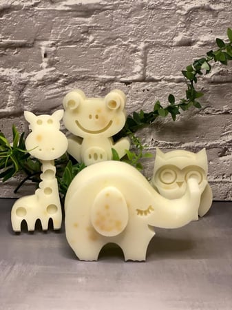 صابون أطفال طبيعي بزبدة الشيا وحليب الماعز واللافندر للبشرة الحساسة