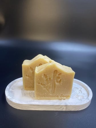 صابون طبيعي فاخر بالكركم والمره مثالي لتجار الجملة والصالونات