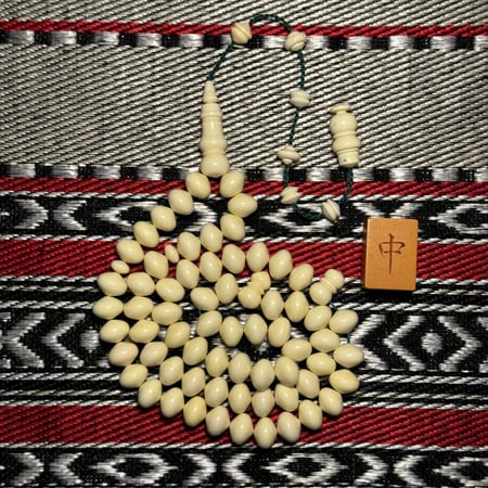 مسباح من ضومنه قديم لؤلؤي