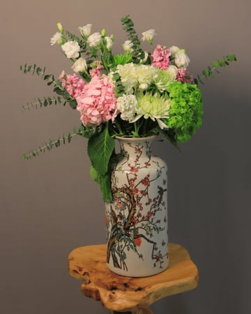 فازة روكانا – لمسة أناقة مع ورود موسمية