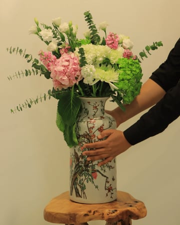 فازة روكانا – لمسة أناقة مع ورود موسمية