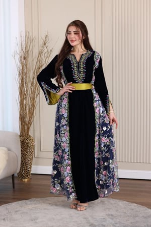 جلابية مخمل بتطريز شك يدوي والتل المطرز