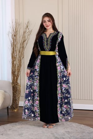 جلابية مخمل بتطريز شك يدوي والتل المطرز