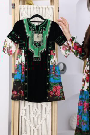 جلابية مخمل بتطريز عسيري وكلفة جنوبية تراثية وقماش الشالكي