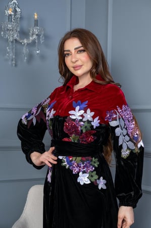 جلابية مخمل بفخامة اللون الاسود