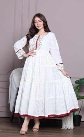 جلابية قطن كلوش بإضافة تطريز احمر ناعم