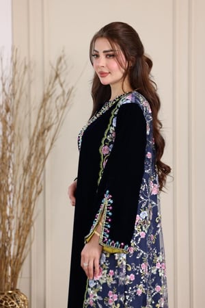 جلابية مخمل بتطريز شك يدوي والتل المطرز