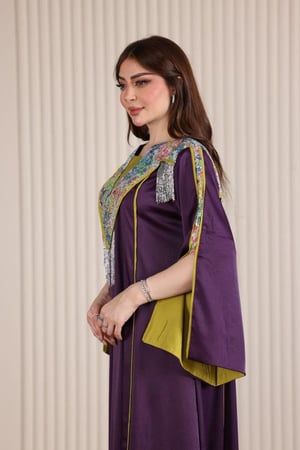 جلابية ساتان بتدخيلة الترتر الملون وهدب لماع