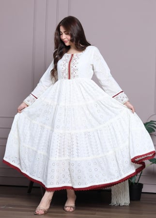 جلابية قطن كلوش بإضافة تطريز احمر ناعم