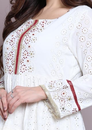 جلابية قطن كلوش بإضافة تطريز احمر ناعم