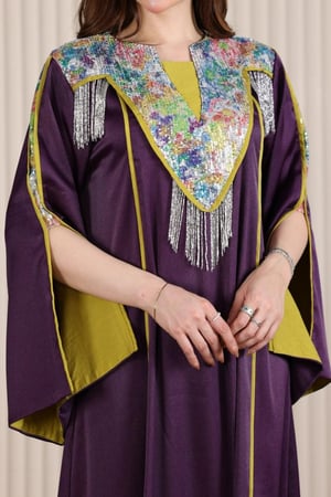 جلابية ساتان بتدخيلة الترتر الملون وهدب لماع