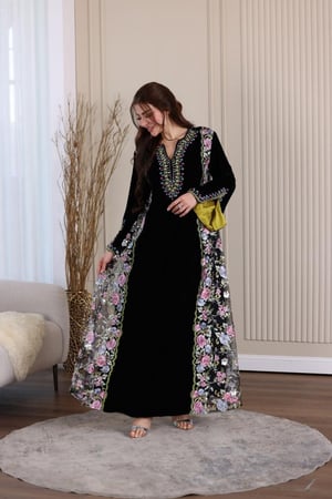 جلابية مخمل بتطريز شك يدوي والتل المطرز