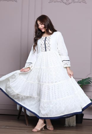 جلابية قطن كلوش بإضافة تطريز ازرق داكن ناعم