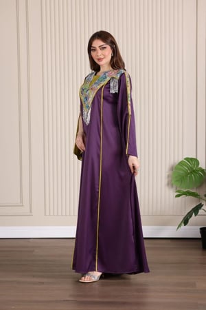 جلابية ساتان بتدخيلة الترتر الملون وهدب لماع