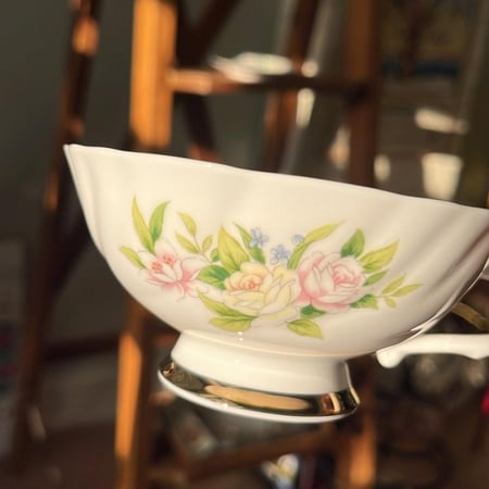 كوب فنتج ‎مصنوع من البورسلين العظمي  (Bone China) - من الماركة اليابانية العريقة  Yamaka