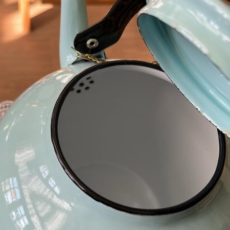 إبريق غضار فنتج ونادر