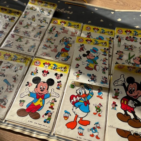 ملصقات لشخصيات ديزني  "ميكي وأصدقاؤه" فنتج التي تعمل بالكشط (Easy Transfer) من شركة دنتون