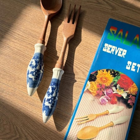 مجموعة من قطعتين ملاعق السلطة اصدار عتيق