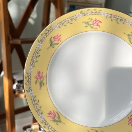 صحون فنتج صناعة يابانية من مجموعة زهرة التوليب الوردية (Pink Tulip) من تيفاني آند كو