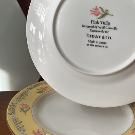 صحون فنتج صناعة يابانية من مجموعة زهرة التوليب الوردية (Pink Tulip) من تيفاني آند كو