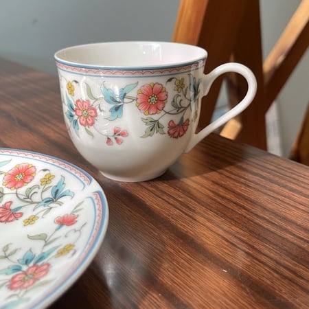 كوب فنتج مزين بالزهور  | صناعة يابانية من  Cest Blanc اصدار الثمانينات