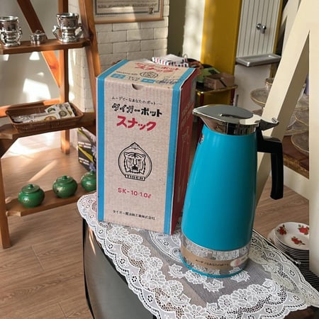 ترمس ماركة تايجر صناعة يابانية فنتج ونادر موديل SK-10 باللون الأزرق الفيروزي