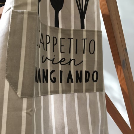 مريلة artistic style