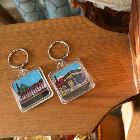 ‏ small medals  ميدالية ( تحية من الأراضي المقدسة )