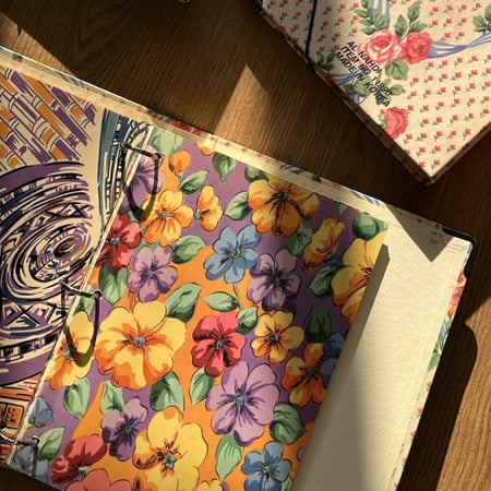 ملف يحتوي على دفاتر مقسّمه