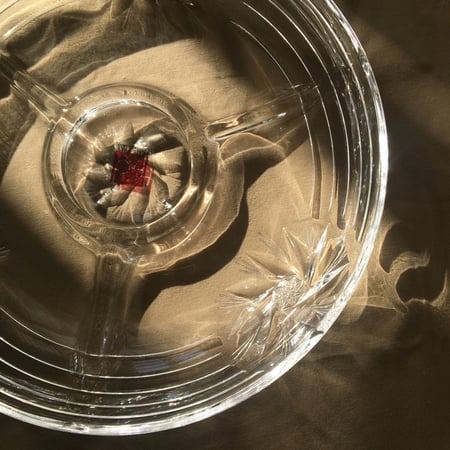 صحن مقسّم من الكرستال