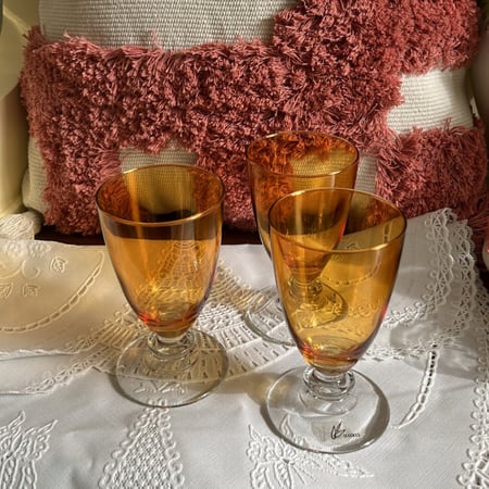 قلاص فنتج لون العنبر