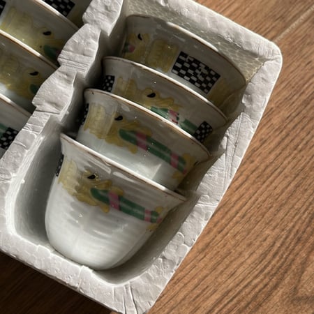 درزن فناجيل عتيقة | ختم أحمر صيني