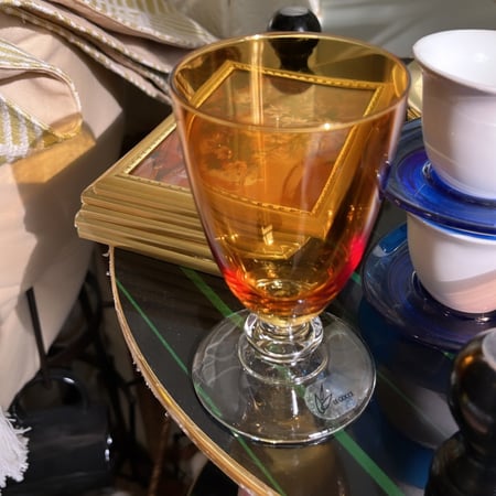 قلاص فنتج لون العنبر