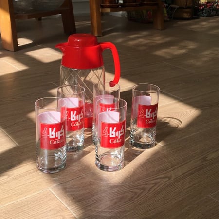 كاسات فنتج من اهداءات كعكي كولا