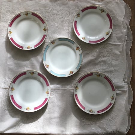 Porcelain plate صحن عتيق بتوريد جميل