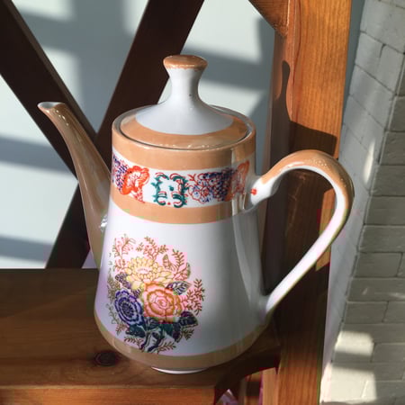 ابريق صيني عتيق