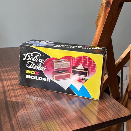 علبة منديل " فضي " صناعة تايوان اصدار قديم