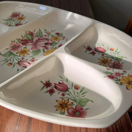 صحن خزف مقسّم فنتج ونادر صناعة يابانية