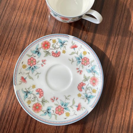 كوب فنتج مزين بالزهور  | صناعة يابانية من  Cest Blanc اصدار الثمانينات