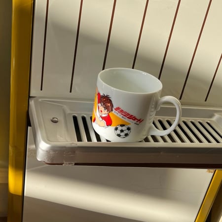 كوب سيراميك صناعة يابانية فنتج ونادر يحمل رسوم لشخصيات كرتونية ( من انمي Aoki Densetsu Shoot كابتن رابح )