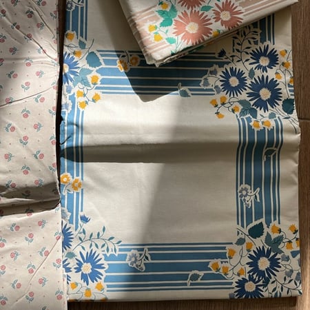 مفرش طاولة صناعة امريكية اصدار عتيق