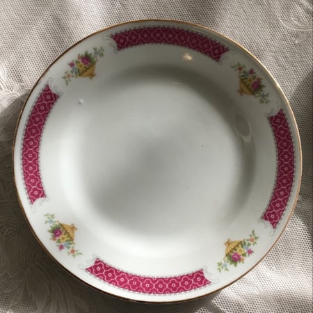 Porcelain plate صحن عتيق بتوريد جميل