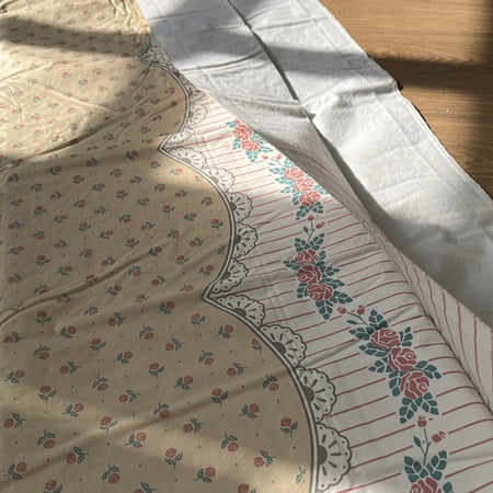 مفرش طاولة صناعة امريكية اصدار عتيق