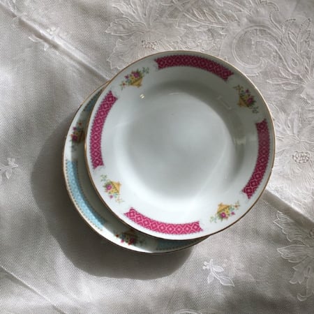 Porcelain plate صحن عتيق بتوريد جميل